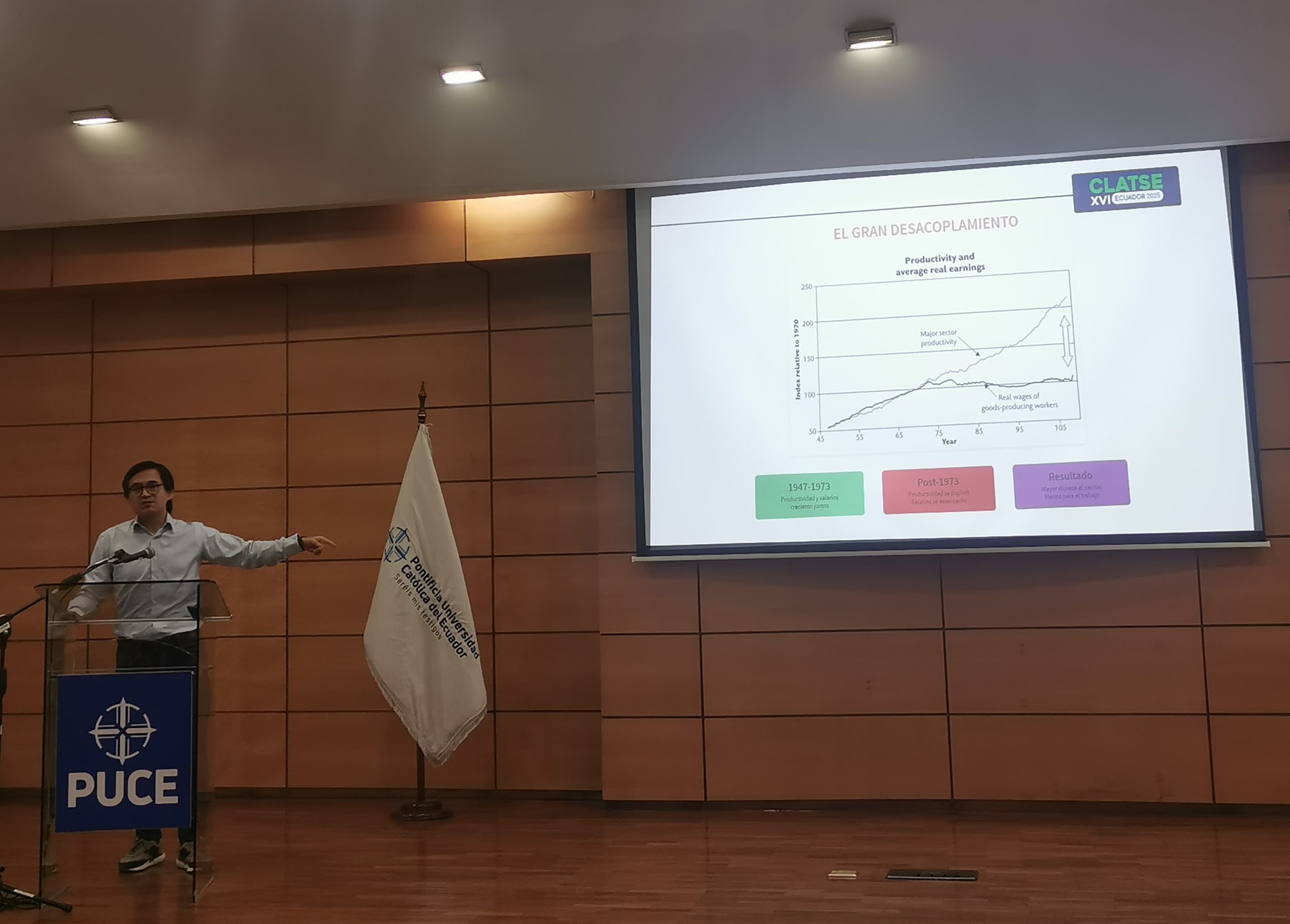 Segundo momento de la conferencia magistral en el XVI CLATSE.